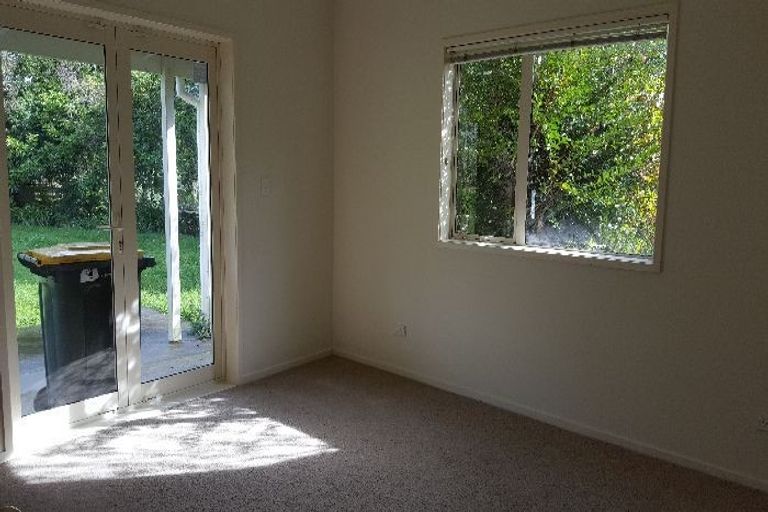 Photo of property in 400 Waitakere Road, Taupaki, Henderson, 0782
