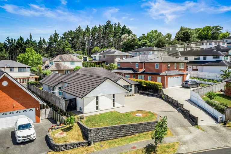 Photo of property in 32 Corricvale Way, Northcross, Auckland, 0630