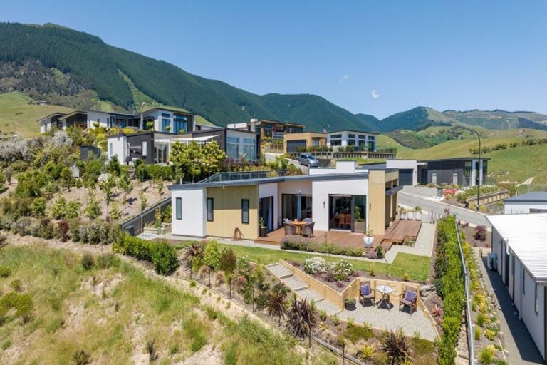 Photo of property in 18 Hill Tops Way, Stoke, Nelson, 7011