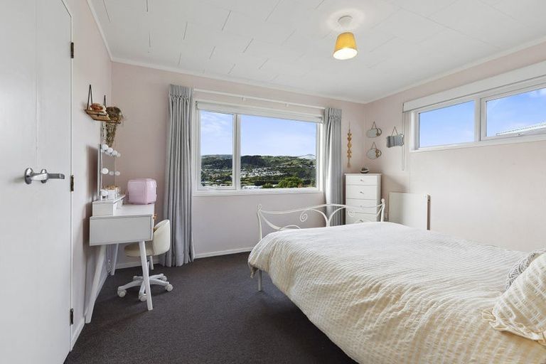 Photo of property in 70 Fyvie Avenue, Tawa, Wellington, 5028