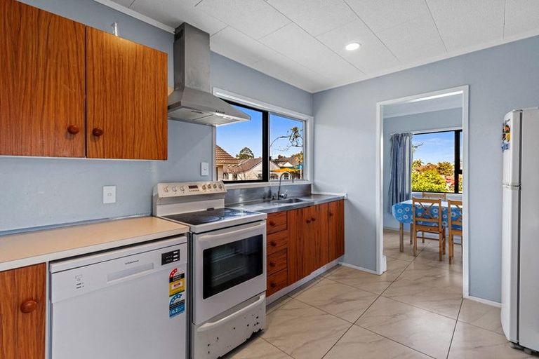 Photo of property in 1/16 Cabello Place, Unsworth Heights, Auckland, 0632