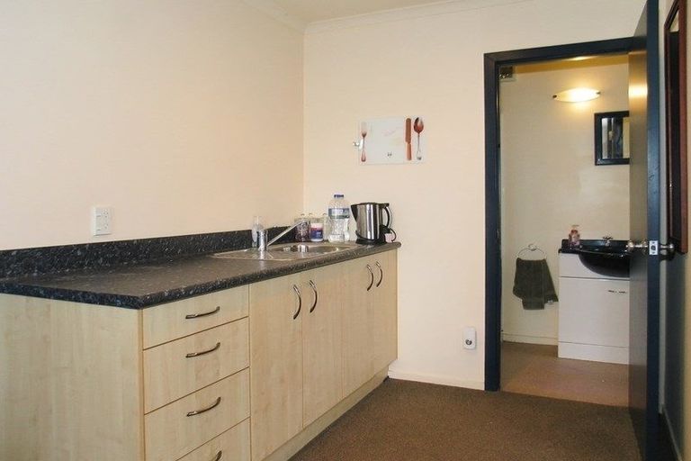 Photo of property in 39 Dress Circle, Newlands, Wellington, 6037