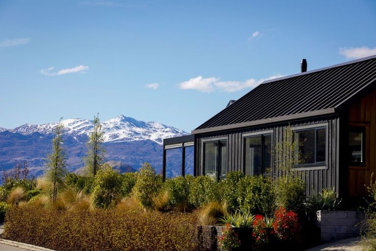 Photo of property in 2 Wanderer Lane, Jacks Point, Queenstown, 9371