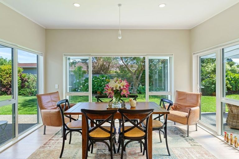 Photo of property in 16 Sunny Glen, Waikanae, 5036