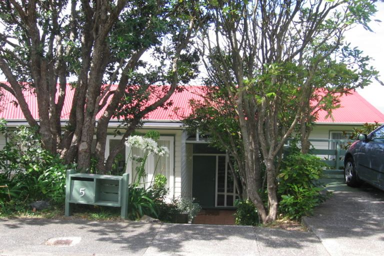 Photo of property in 5 Clementine Way, Crofton Downs, Wellington, 6035