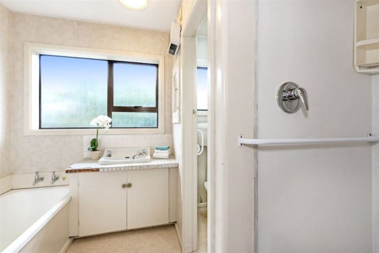 Photo of property in 12 Daniels Road, Redwood, Christchurch, 8051