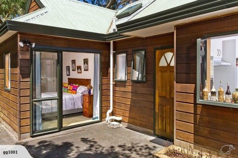 Photo of property in 2/13 Limmer Place, Browns Bay, Auckland, 0632