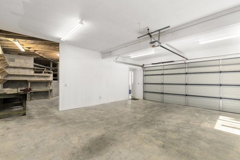 Photo of property in 233a Whites Line East, Waiwhetu, Lower Hutt, 5010