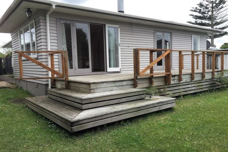 Photo of property in 57 Waimumu Road, Massey, Auckland, 0614