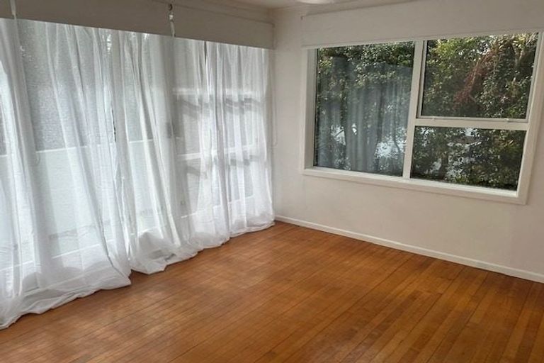 Photo of property in 2/26 Otakau Road, Milford, Auckland, 0620
