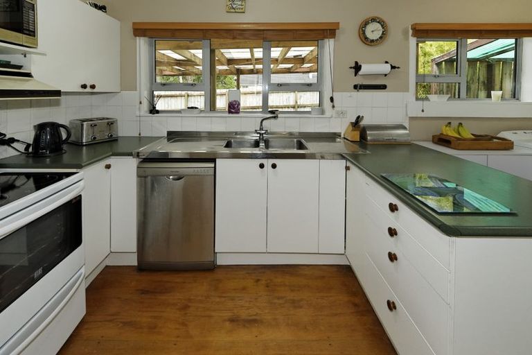 Photo of property in 17 Golf Road, New Lynn, Auckland, 0600