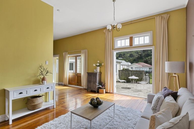 Photo of property in 142 Clyde Street, Island Bay, Wellington, 6023