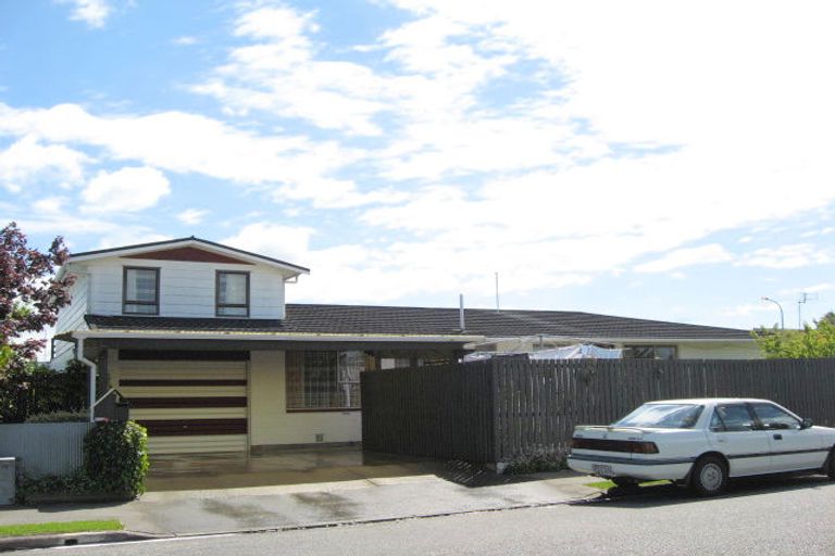 Photo of property in 2 Coates Place, Rangiora, 7400