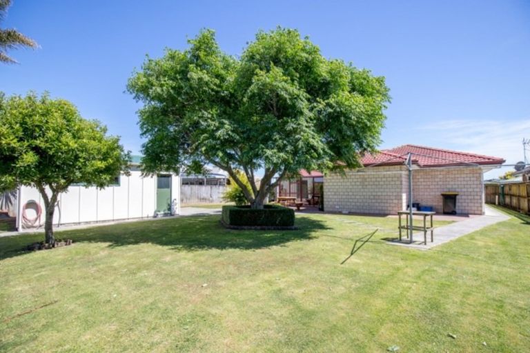 Photo of property in 8 Harris Place, Ngatea, 3503