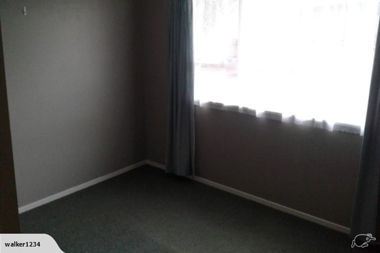 Photo of property in 154 Akaroa Drive, Maupuia, Wellington, 6022