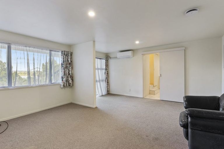 Photo of property in 17 Tui Vale Road, Shelly Park, Auckland, 2014