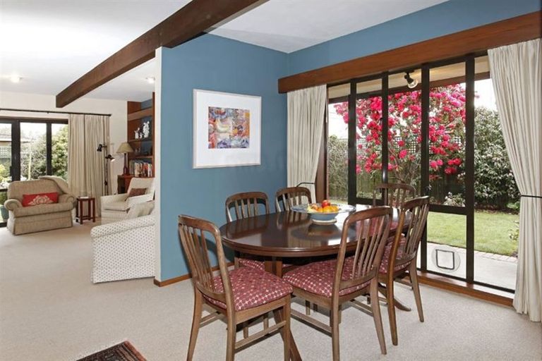 Photo of property in 43 Camberwell Place, Avonhead, Christchurch, 8042