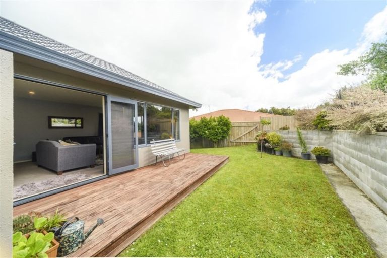 Photo of property in 11 Ruapehu Drive, Fitzherbert, Palmerston North, 4410