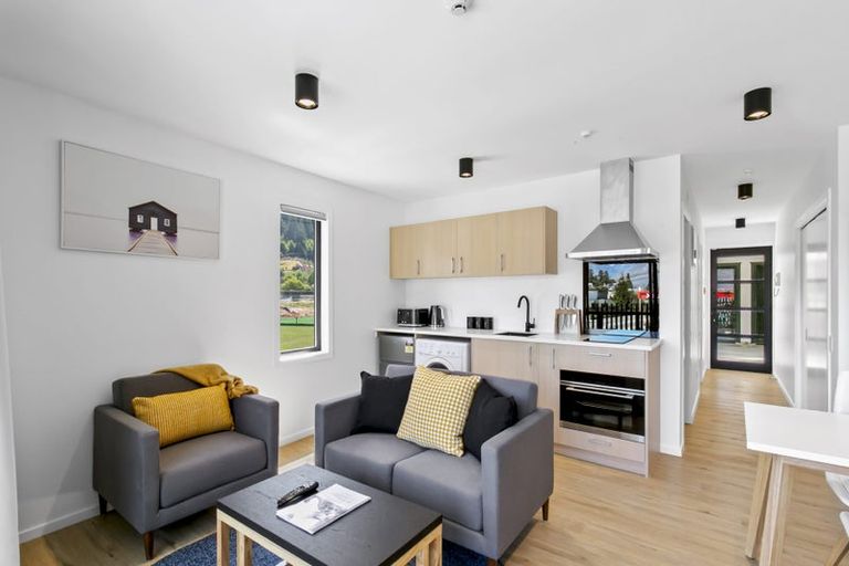 Photo of property in The Alex Apartments, 32/135b Hallenstein Street, Queenstown, 9300