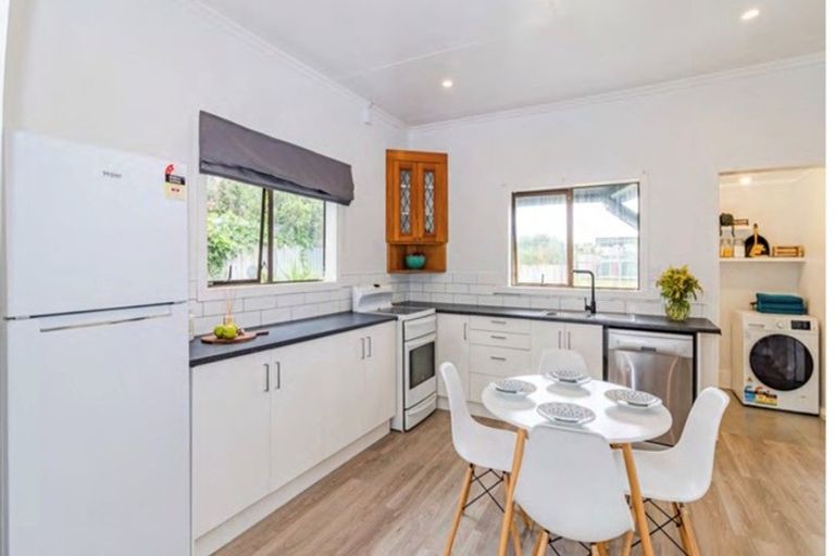 Photo of property in 117 Cornfoot Street, Castlecliff, Whanganui, 4501