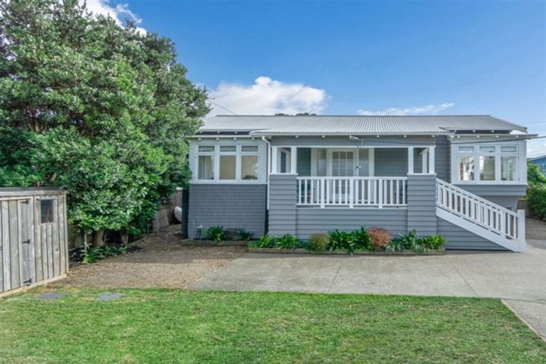 Photo of property in 30 Old Lake Road, Narrow Neck, Auckland, 0624