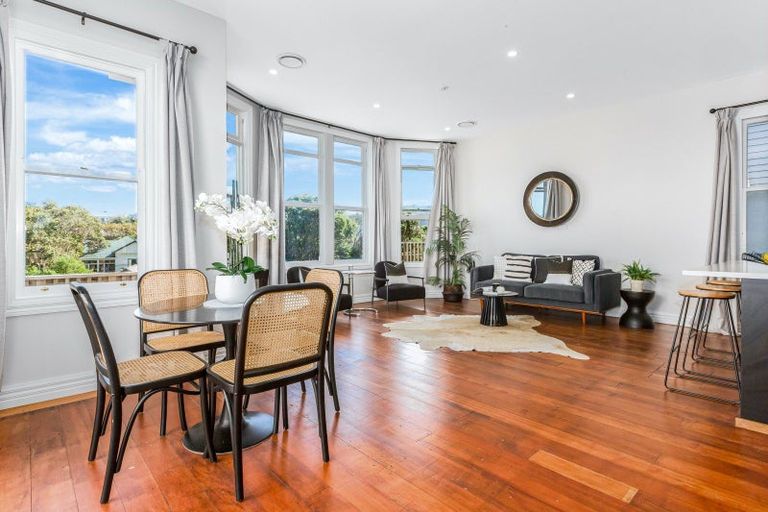 Photo of property in 68 Northland Road, Northland, Wellington, 6012