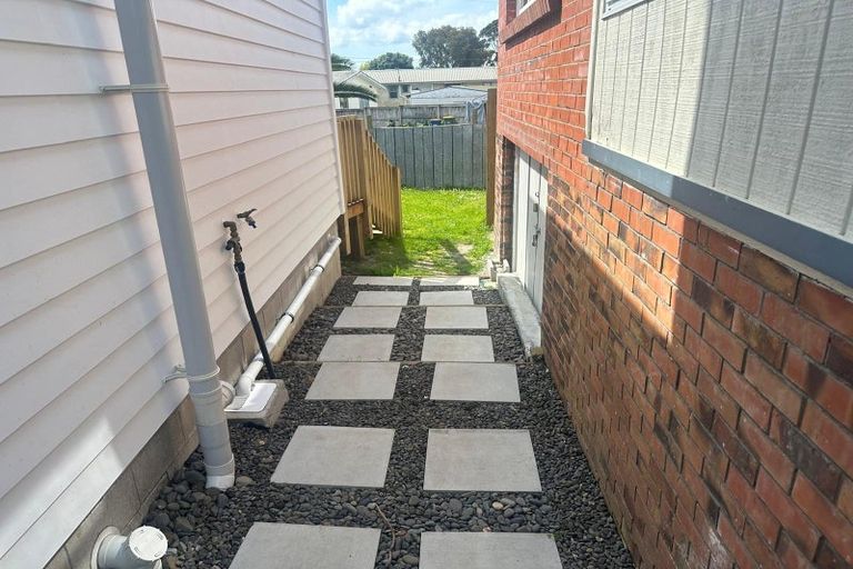 Photo of property in 15a Kiernan Place, Kelston, Auckland, 0602