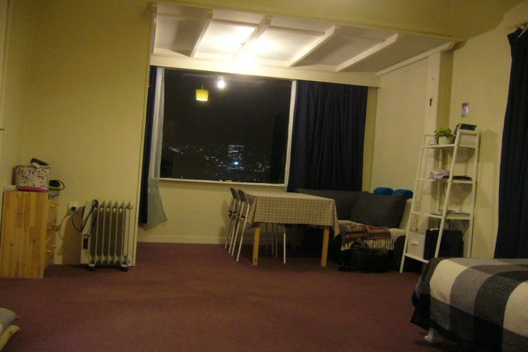 Photo of property in 4 Hawker Street, Mount Victoria, Wellington, 6011