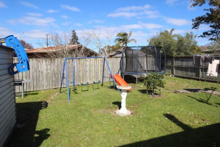 Photo of property in 2/10 Ocean View Road, Northcote, Auckland, 0627