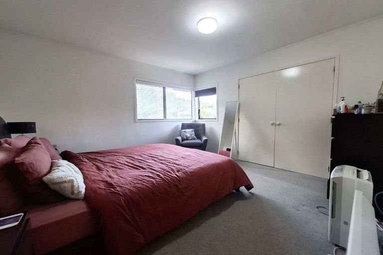 Photo of property in 1/72 Lake Road, Northcote, Auckland, 0627