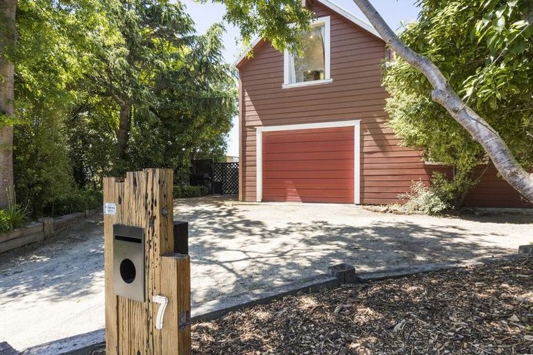 Photo of property in 7 Perrin Place, Kelvin Grove, Palmerston North, 4414