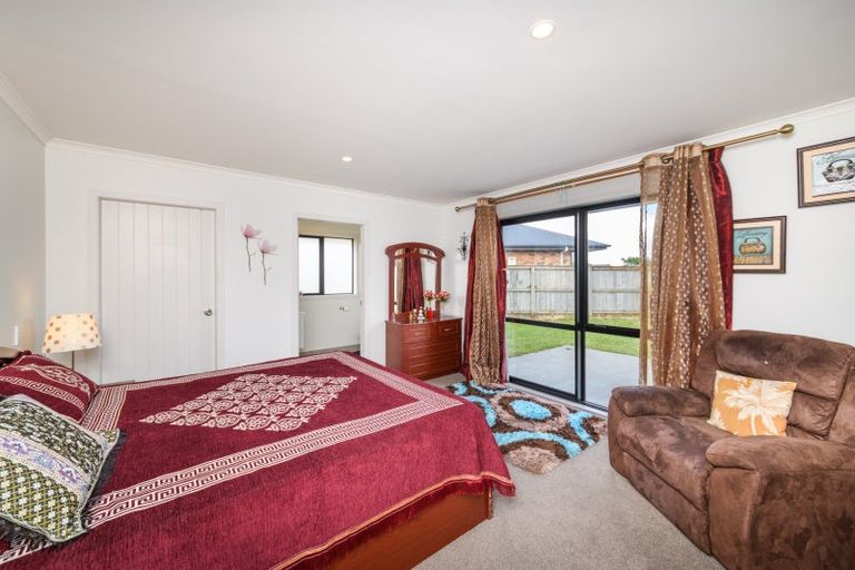 Photo of property in 12 Gibraltar Way, Fitzherbert, Palmerston North, 4410