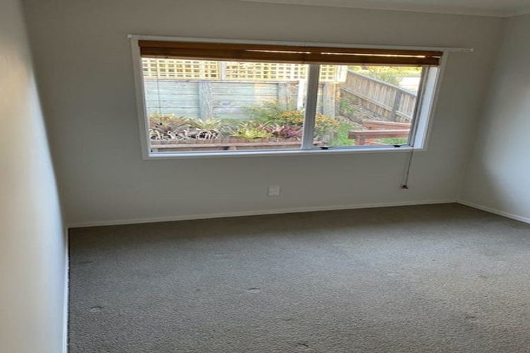 Photo of property in 70 Robbies Road, Shelly Park, Auckland, 2014