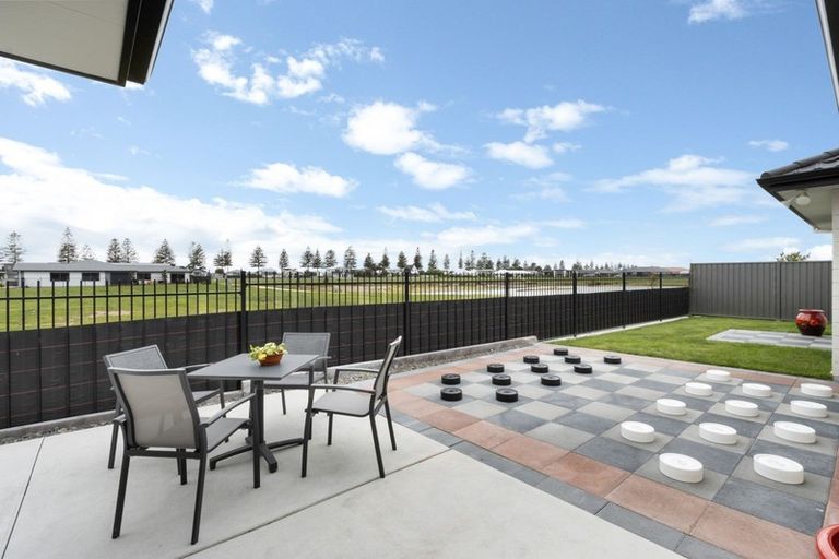 Photo of property in 17 Hurunui Drive, Te Awa, Napier, 4110