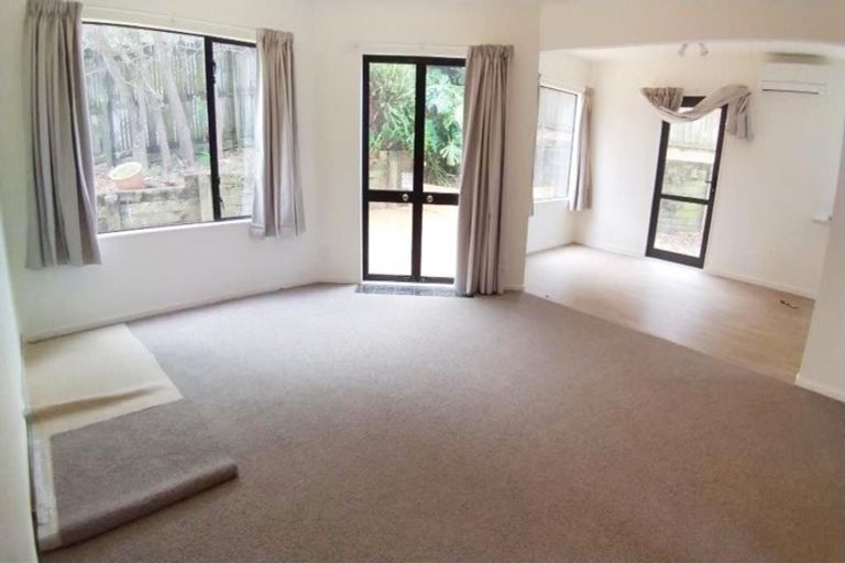 Photo of property in 2/6 Mira Place, Windsor Park, Auckland, 0632