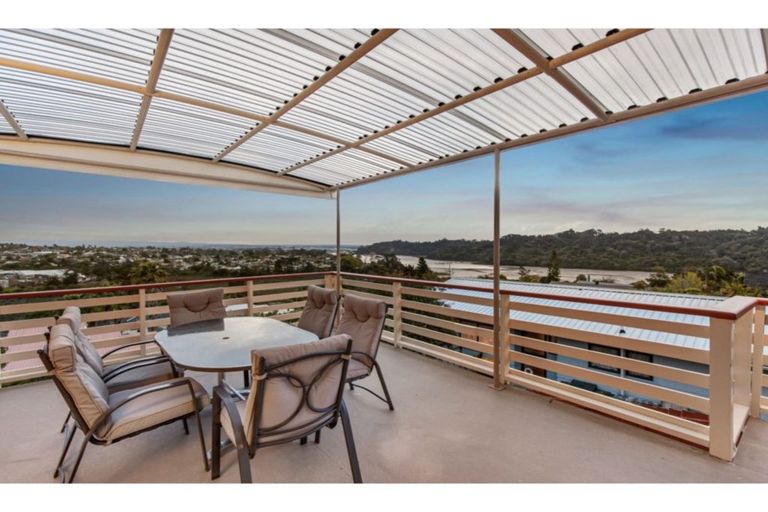 Photo of property in 70 Pemberton Avenue, Bayview, Auckland, 0629