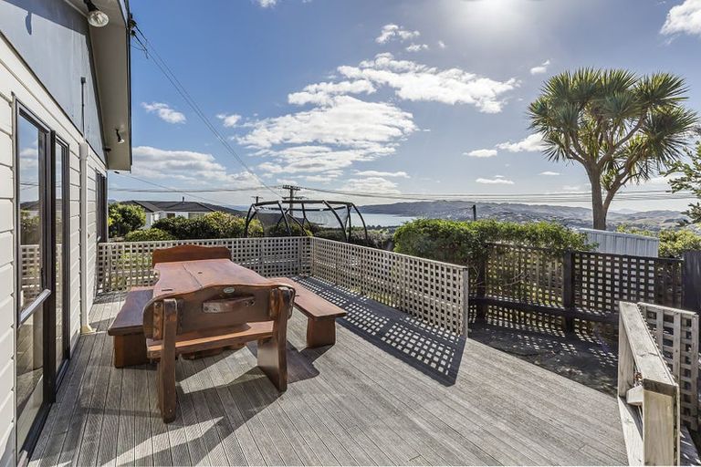 Photo of property in 54 Kahu Road, Paremata, Porirua, 5024