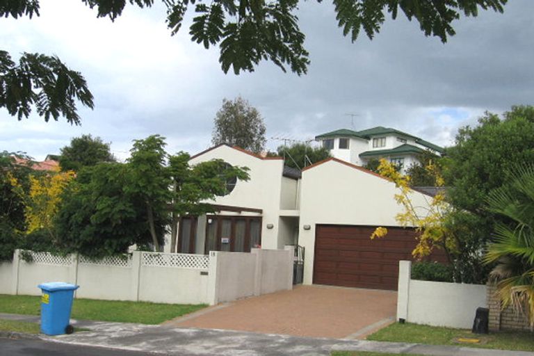 Photo of property in 18 Hogarth Rise, West Harbour, Auckland, 0618