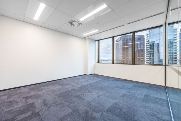 Photo of property in 1/45 Queen Street, Northcote Point, Auckland, 0627