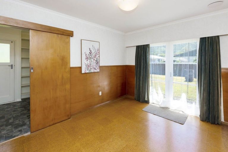 Photo of property in 61 Kashmir Avenue, Clouston Park, Upper Hutt, 5018
