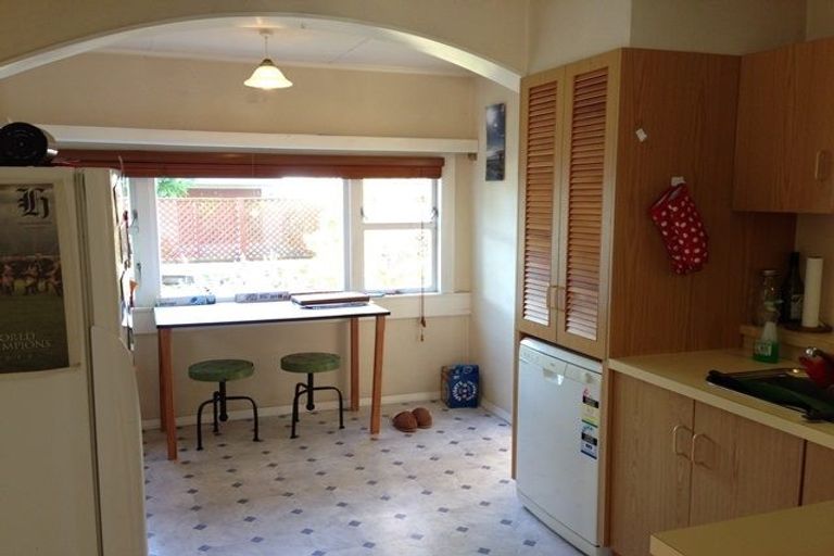 Photo of property in 18 Selwyn Road, Hospital Hill, Napier, 4110