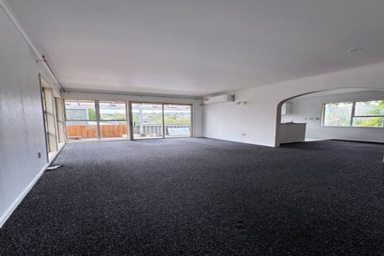 Photo of property in 4 Tawavale Crescent, Totara Vale, Auckland, 0629