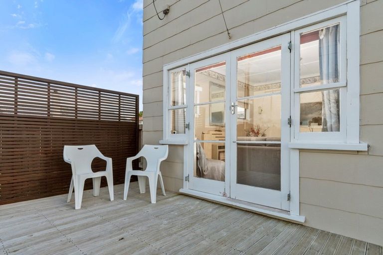 Photo of property in 35 Ngatai Road, Otumoetai, Tauranga, 3110