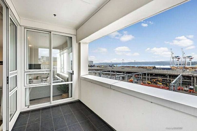 Photo of property in Stadium Garden Flats, 215/107 Thorndon Quay, Pipitea, Wellington, 6011