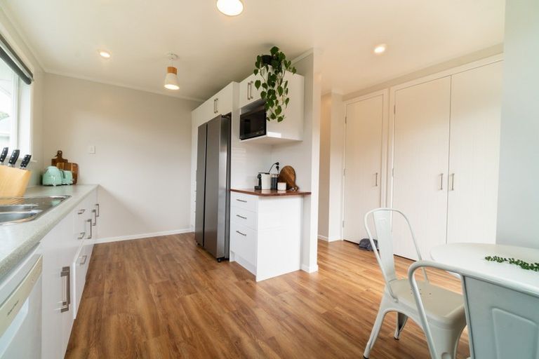 Photo of property in 4 Sasanof View, Ascot Park, Porirua, 5024