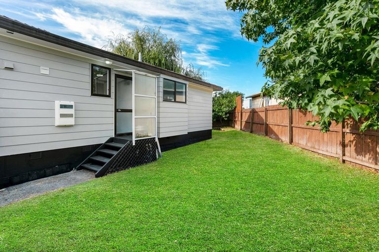 Photo of property in 2/221 Waitemata Drive, Ranui, Auckland, 0612