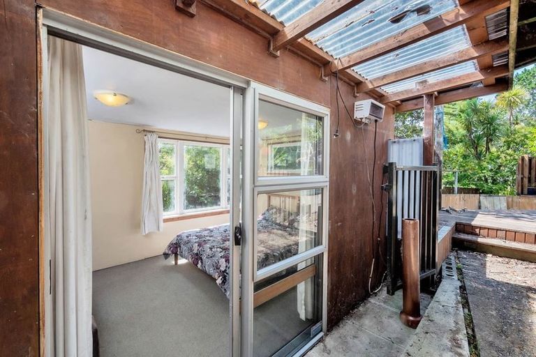 Photo of property in 102 Sunnyside Road, Sunnyvale, Auckland, 0612