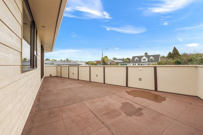 Photo of property in 13 Winstone Place, Highlands Park, New Plymouth, 4312