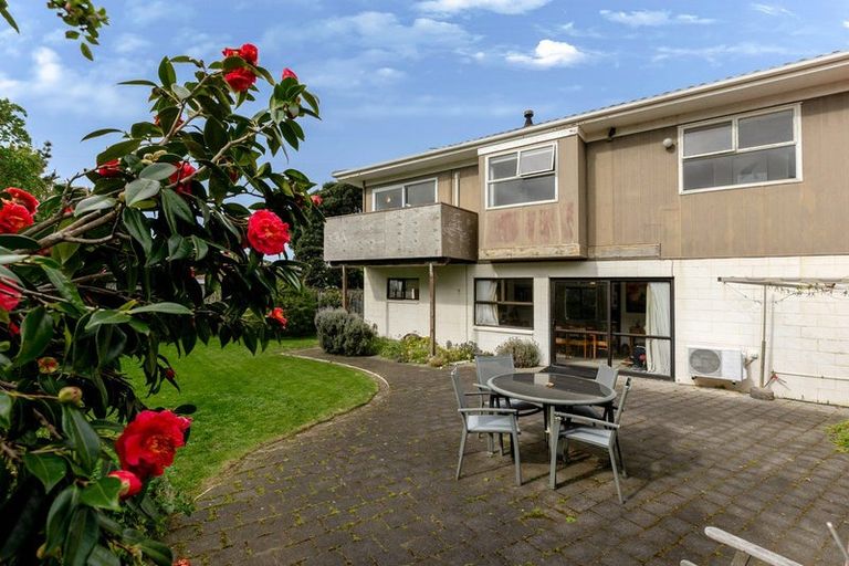 Photo of property in 12 Ara Kuaka, Waikanae Beach, Waikanae, 5036