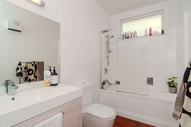 Photo of property in 11 Henderson Street, Karori, Wellington, 6012